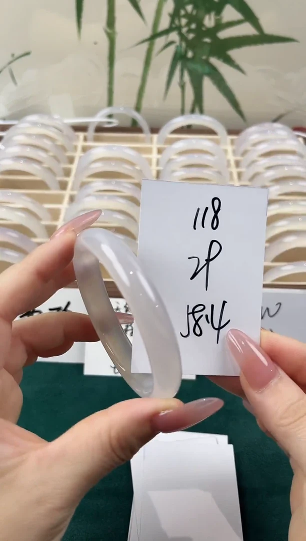 玛瑙/玉髓手镯未镶嵌118