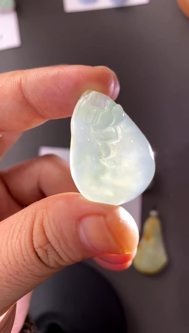 【闪购商品】定制翡翠未镶嵌挂件 穿绳