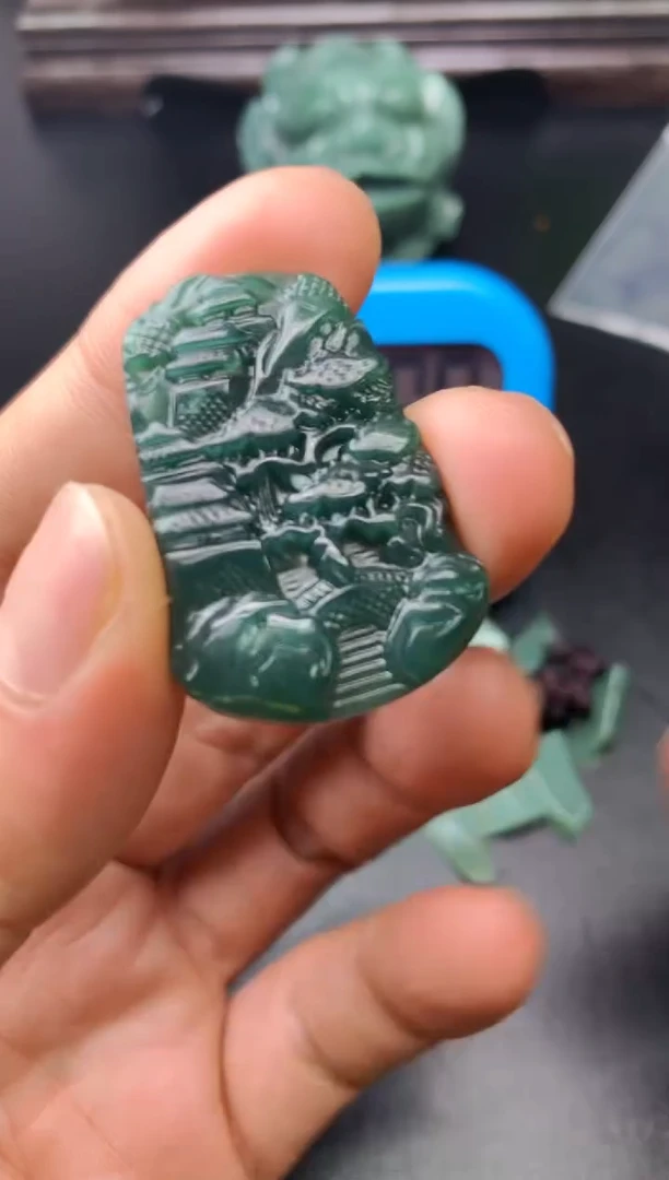 颈饰未镶嵌翡翠龙山水