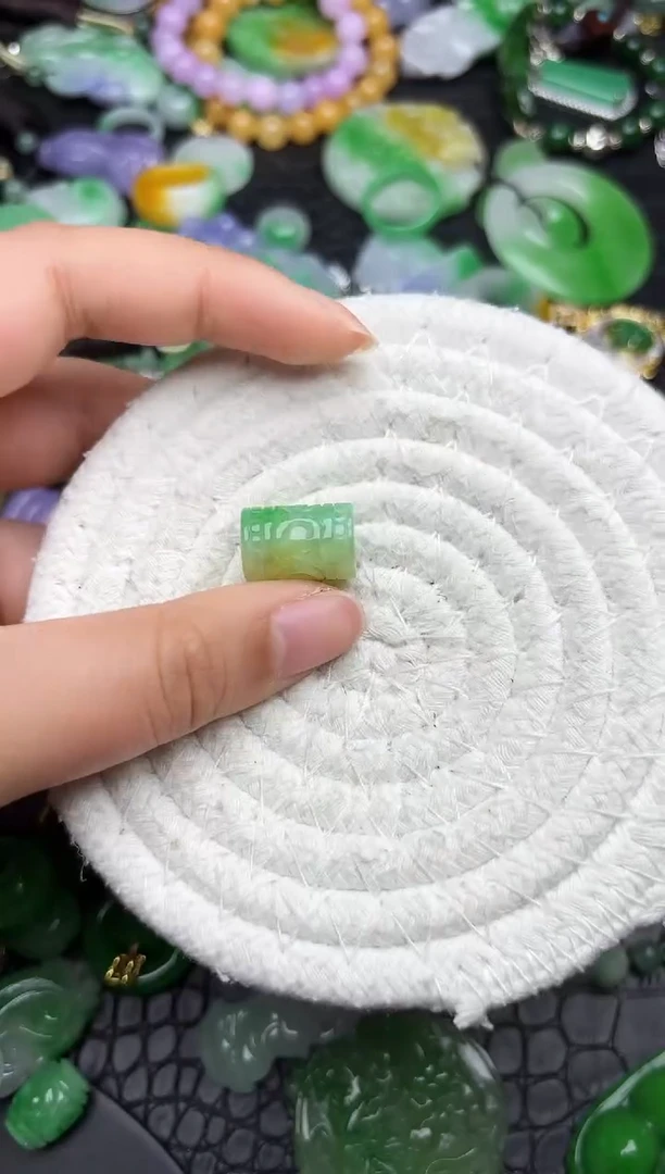 颈饰未镶嵌翡翠缅甸翡翠吊坠