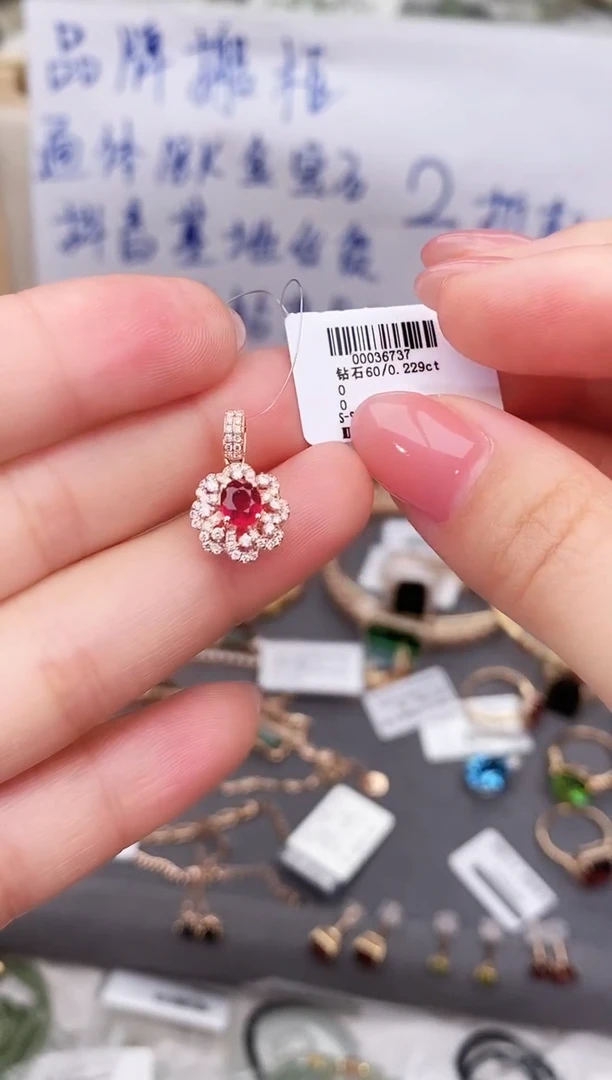 颈饰18K金镶嵌红宝石--专柜--