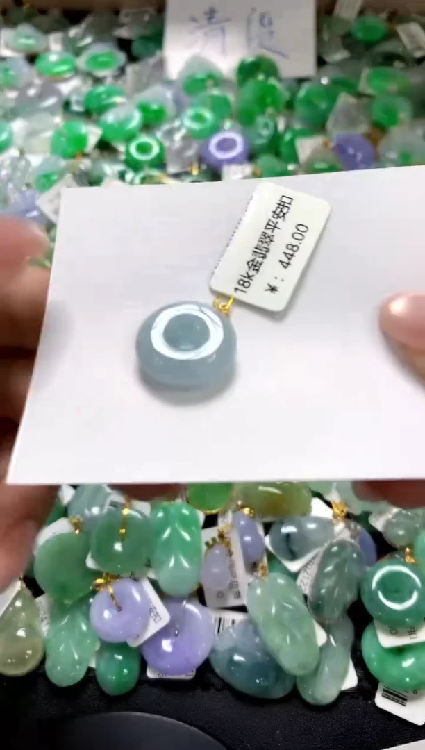 翡翠18K金镶嵌颈饰11111111111111