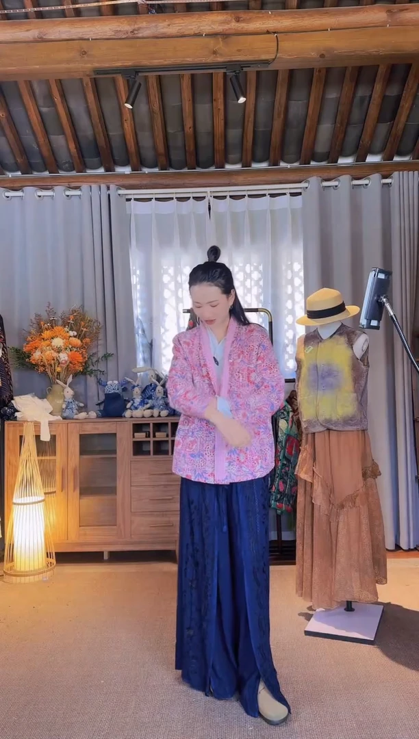 【闪购商品】设计师款粉刺子绣外套