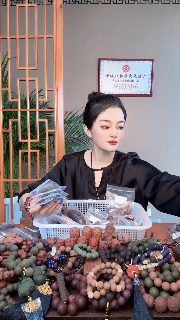 泥塑瑕疵黑龙涎1.4-1.5手串