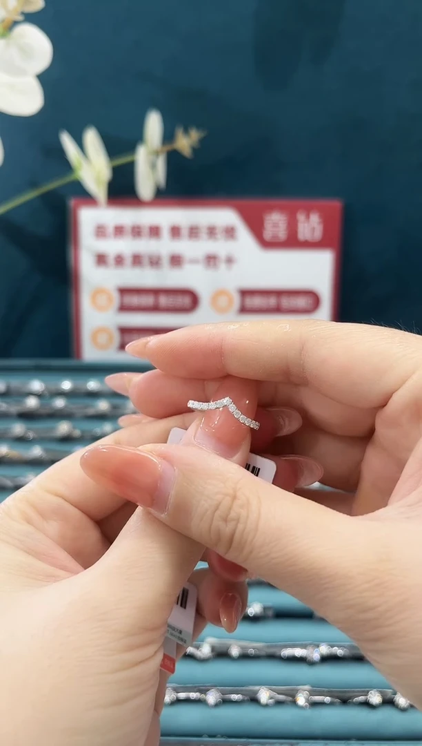 18K金镶嵌戒托钻石30分/10圈