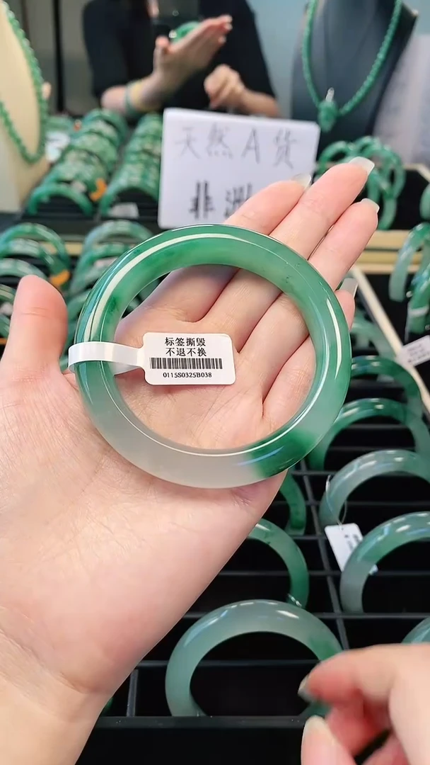 石英质玉（非洲翠）手镯未镶嵌10