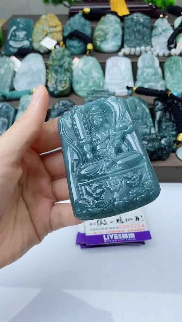 翡翠未镶嵌颈饰
