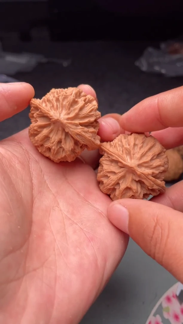 把件文玩核桃a44  苹果园 42尺磕尖