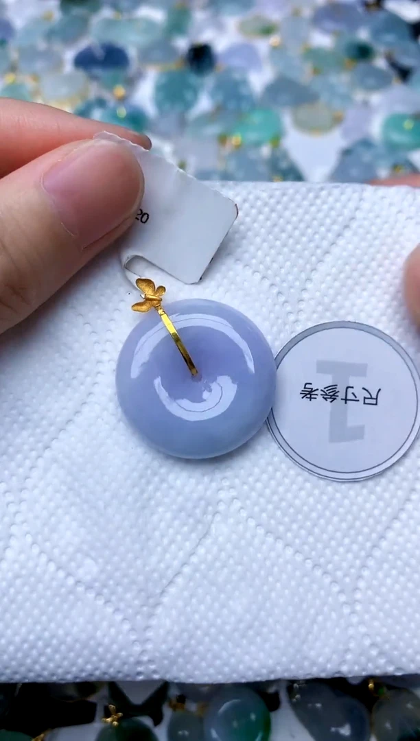 颈饰18K金镶嵌翡翠天然A货翡翠