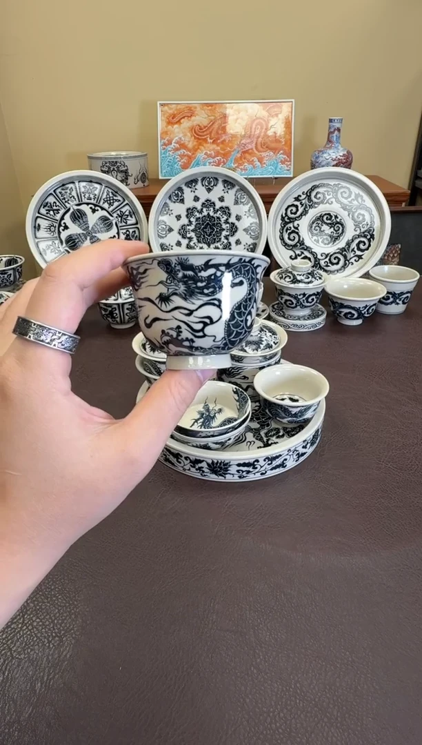 二号釉1351龙纹铃铛杯