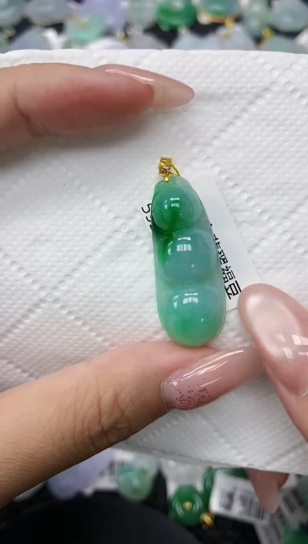 颈饰18K金镶嵌翡翠1111111111