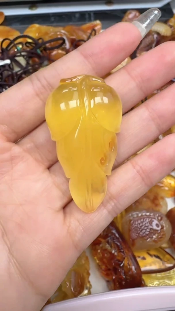 裸石琥珀未镶嵌如图