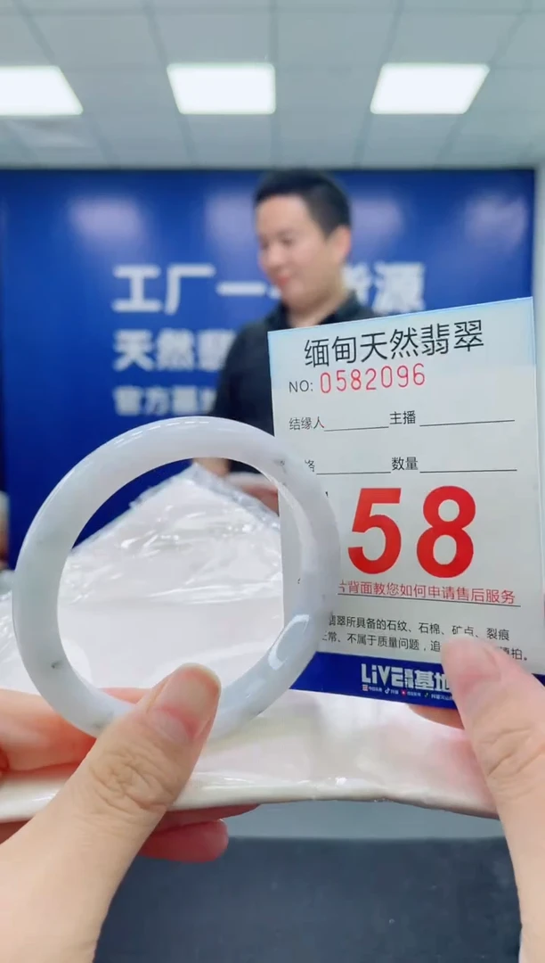 未镶嵌手镯翡翠天然翡翠手镯