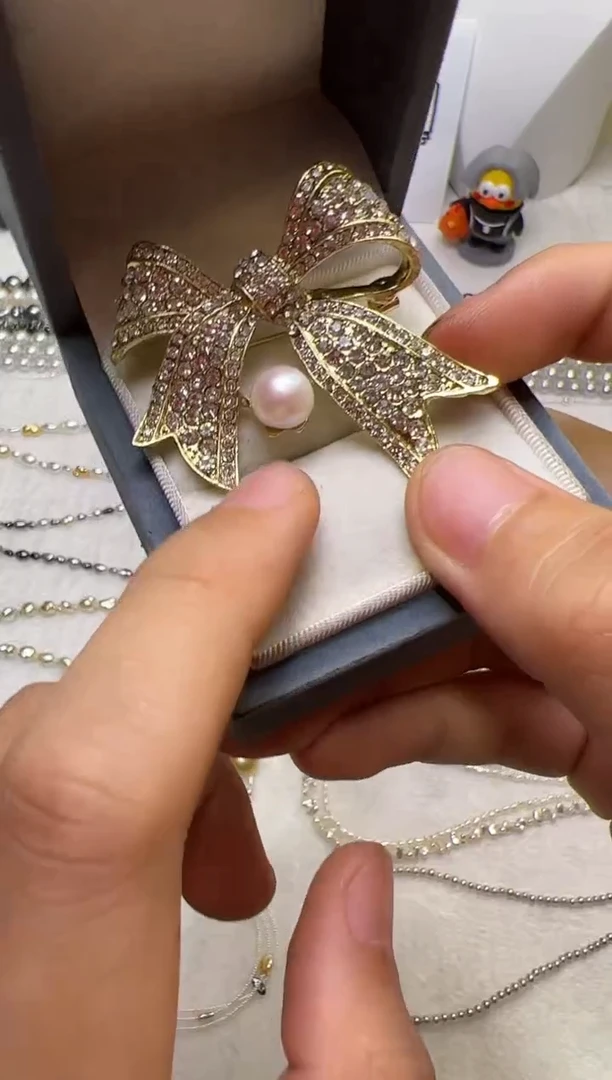 未镶嵌胸饰海水珍珠珍珠