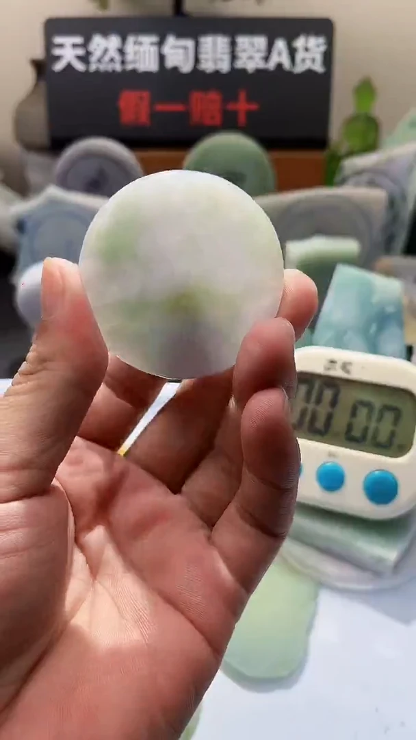翡翠挂件未镶嵌翡翠