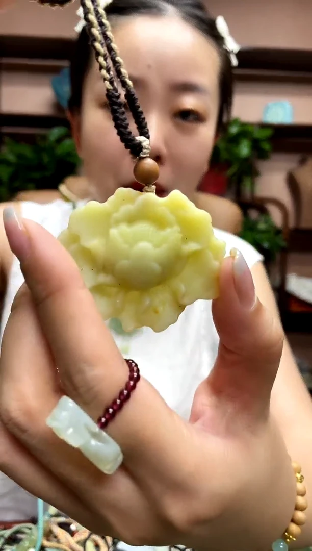 岫玉未镶嵌吊坠·