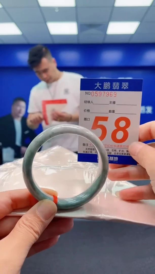 未镶嵌手镯翡翠AAAAAAAAA