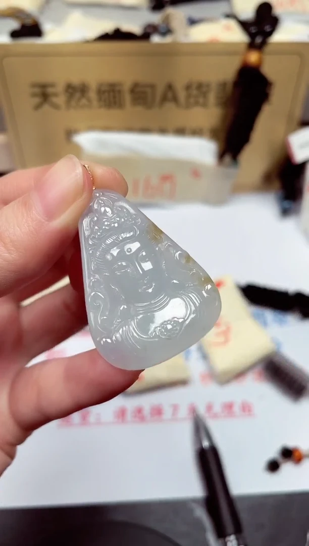 颈饰18K金镶嵌翡翠天然缅甸翡翠A货