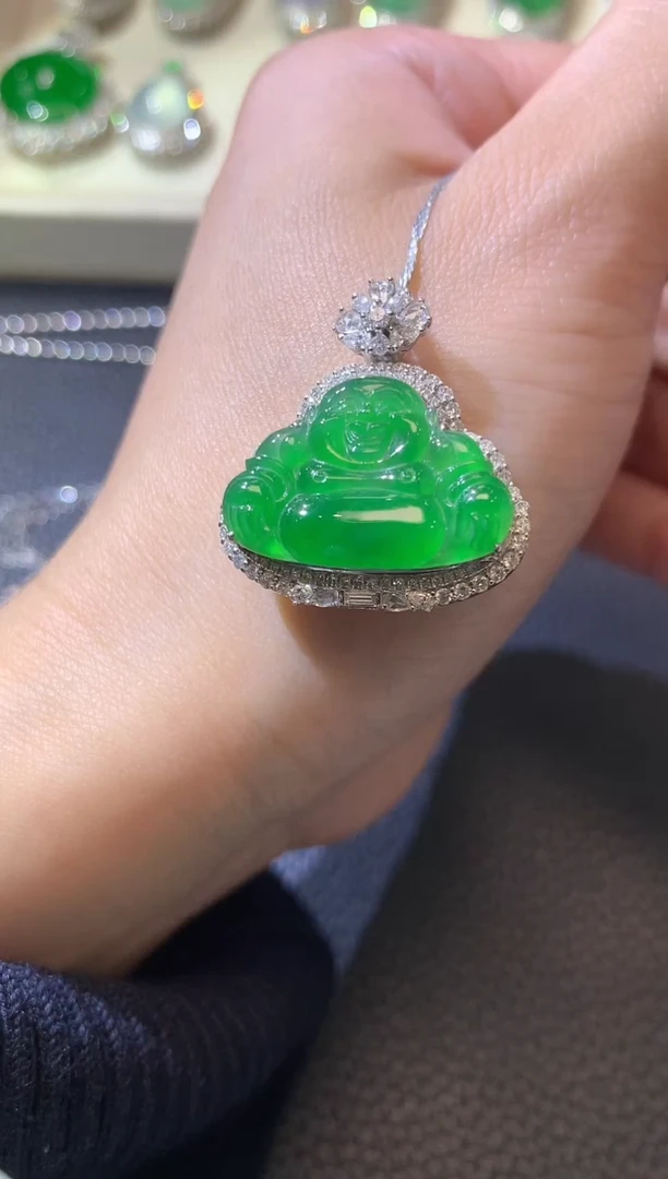 【闪购商品】翡翠吊坠(不含链)18K金镶嵌A44