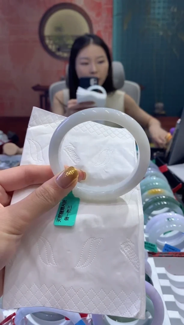 翡翠手镯未镶嵌多人18543