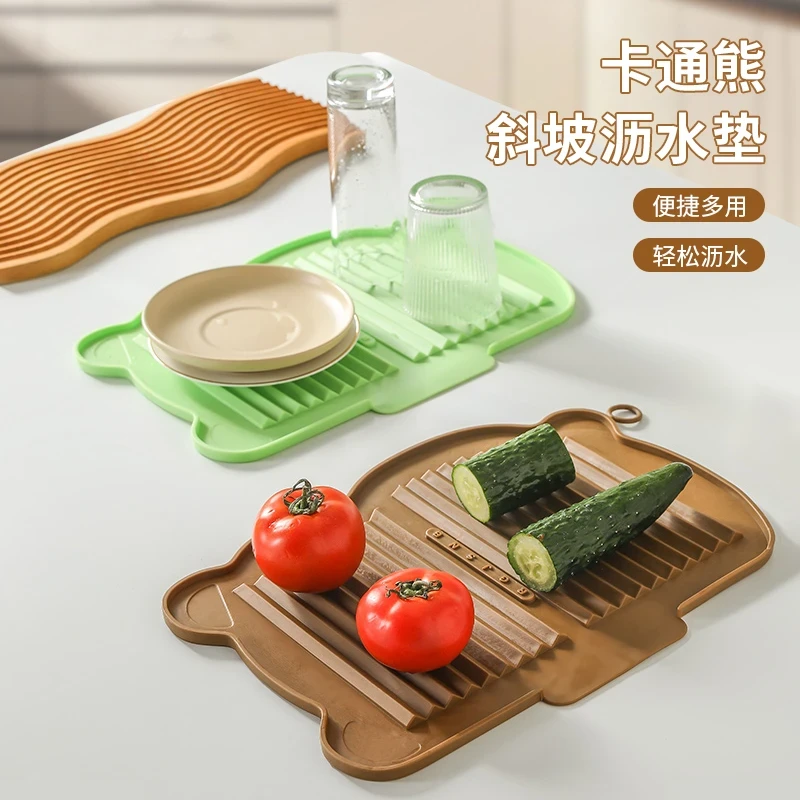 卡通熊斜坡沥水垫家用防溅多功能厨房水池槽挡水窄边洗手台吸水垫