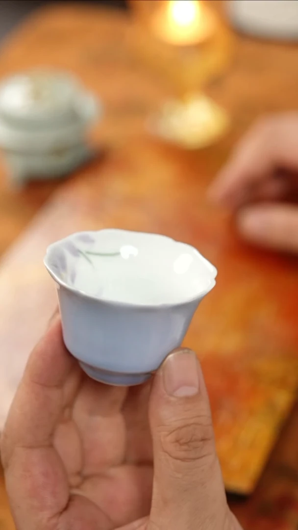 茶具手绘紫鱼戏荷杯