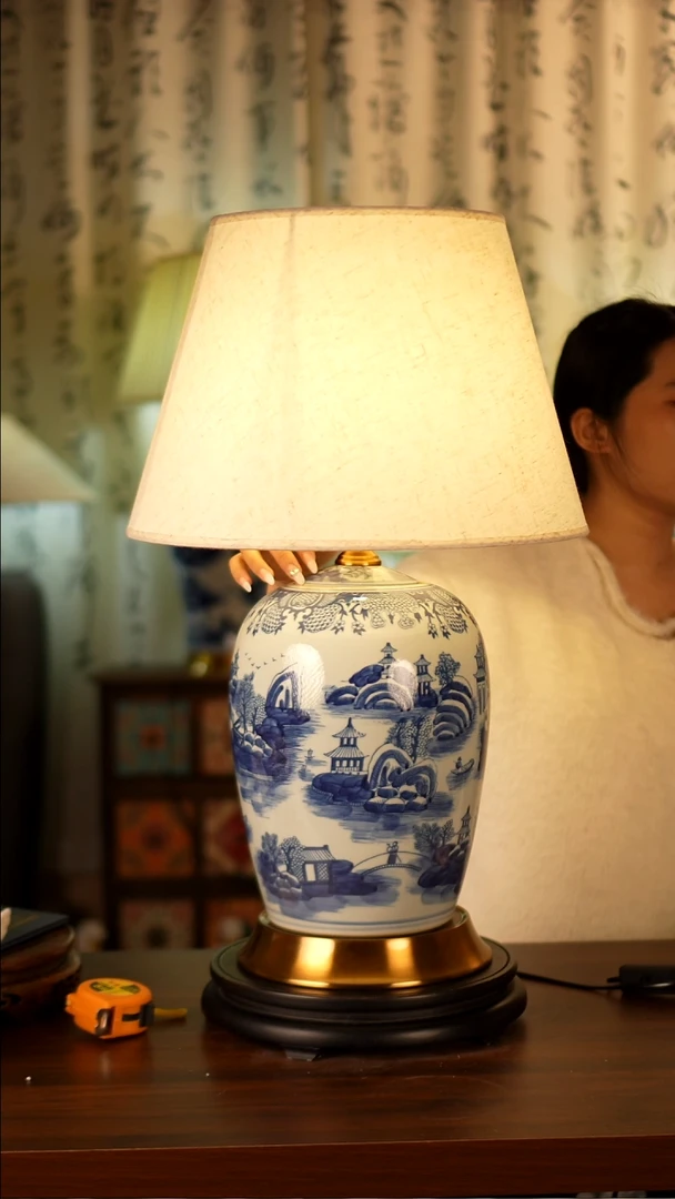 圆形款青花山水陶瓷台灯