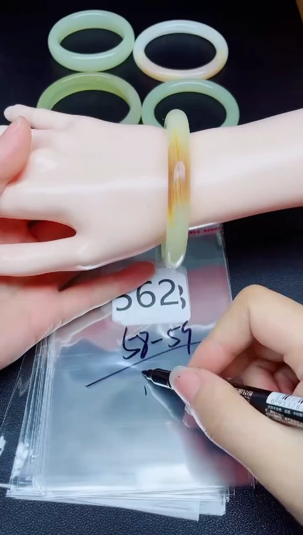未镶嵌手镯石英质玉562