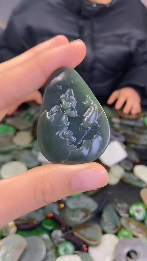 颈饰未镶嵌和田玉1