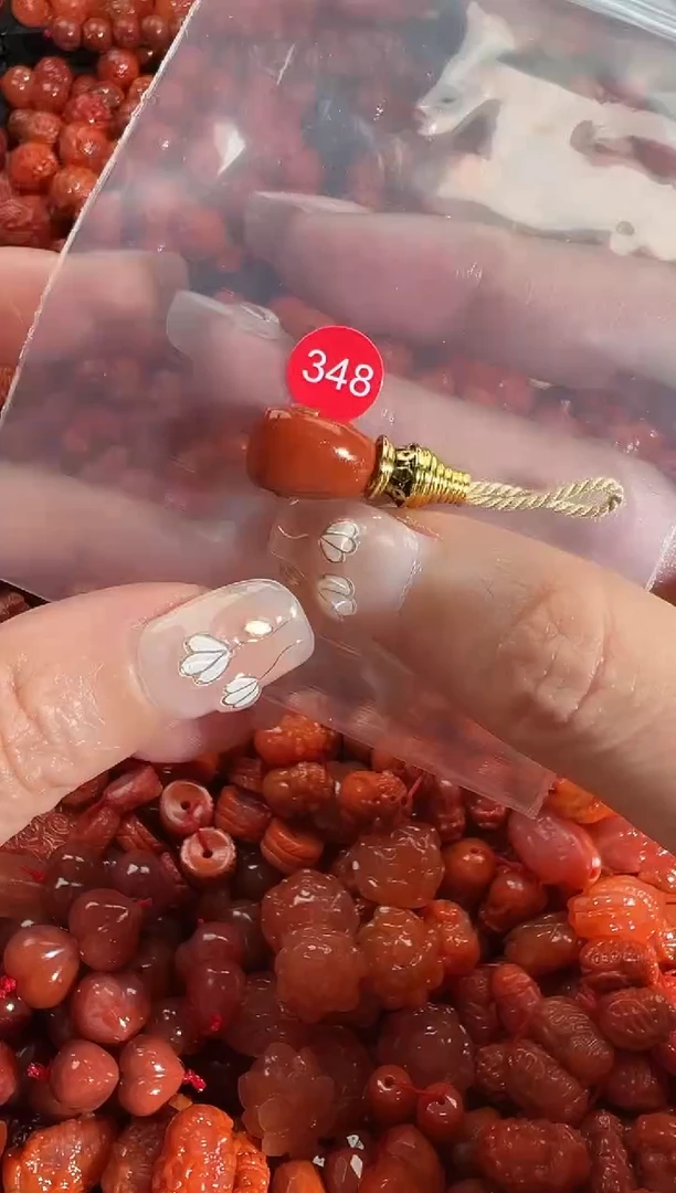 颈饰未镶嵌南红玛瑙1