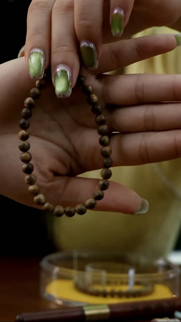 沉香手串乌身圆叶06圆珠单圈