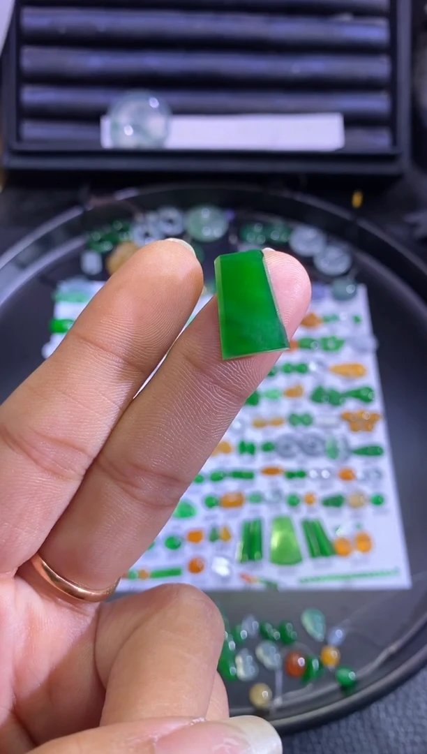 未镶嵌挂件翡翠牌