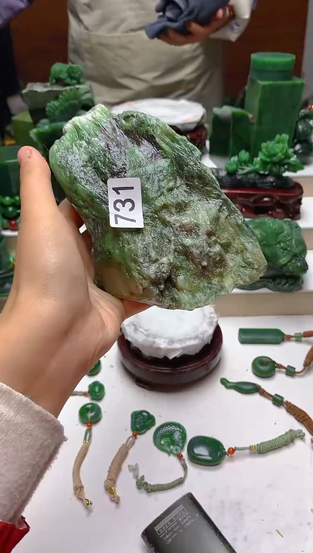 未镶嵌和田玉摆件1