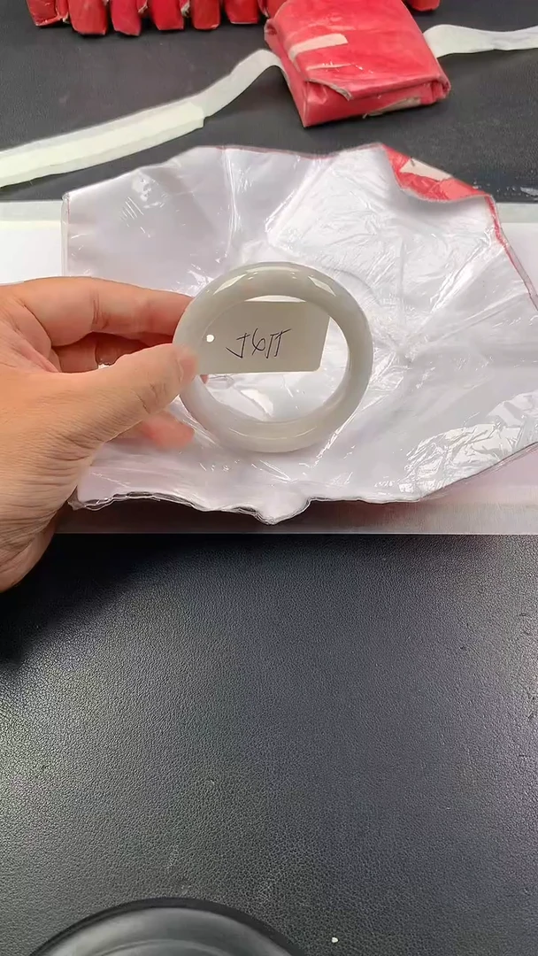 翡翠手镯未镶嵌215