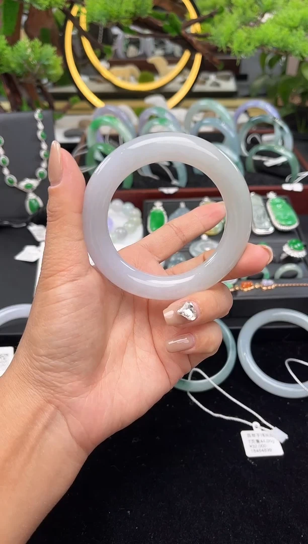 未镶嵌手镯翡翠手镯