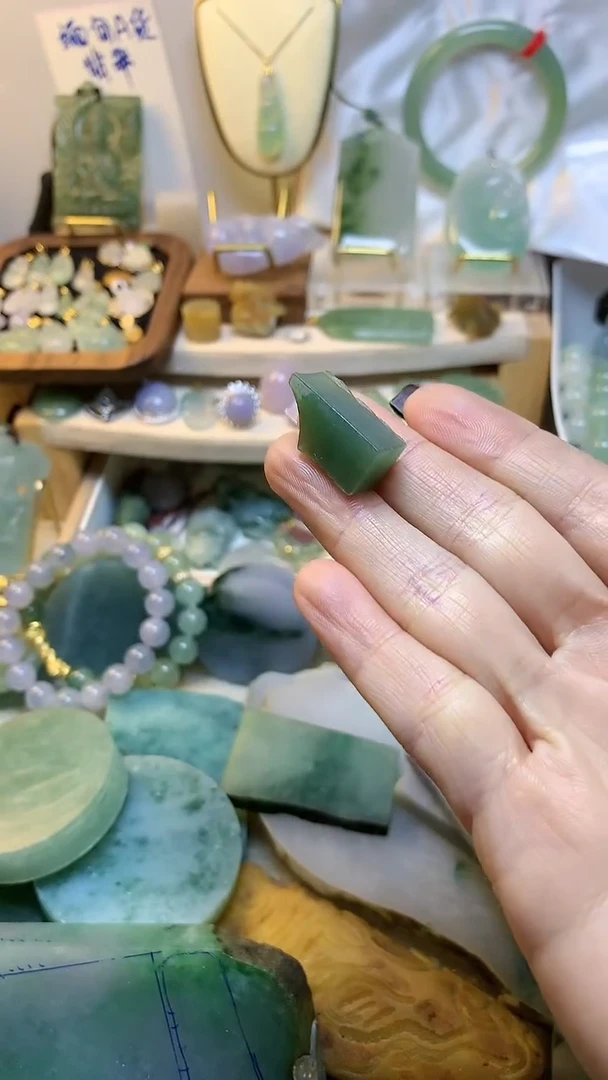 未镶嵌挂件翡翠缅甸A货翡翠,没有运费险,有纹有裂