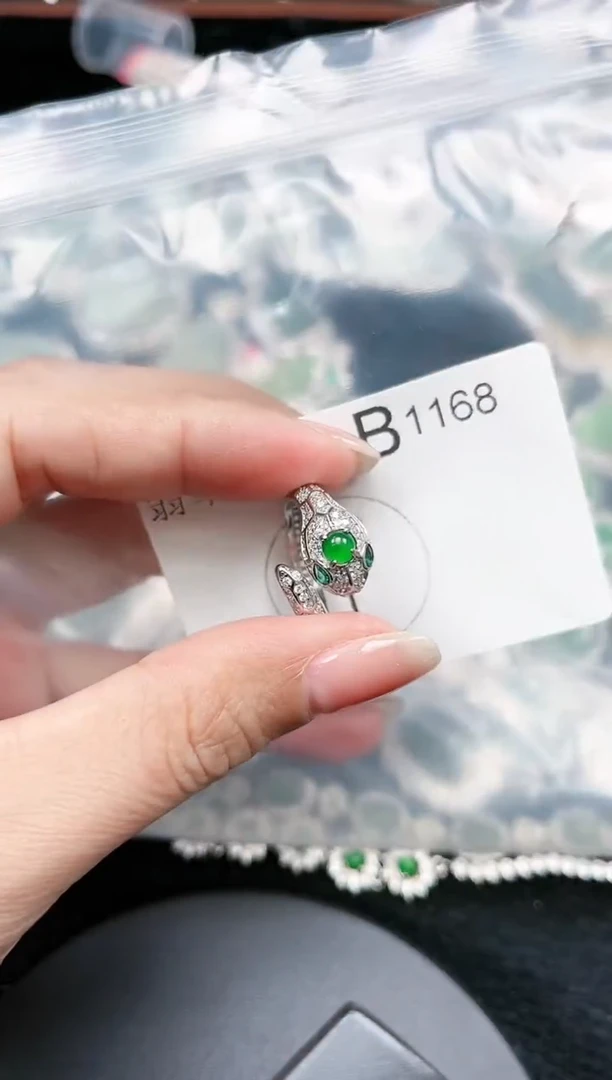 【闪购商品】翡翠颈饰未镶嵌赠皮绳1168