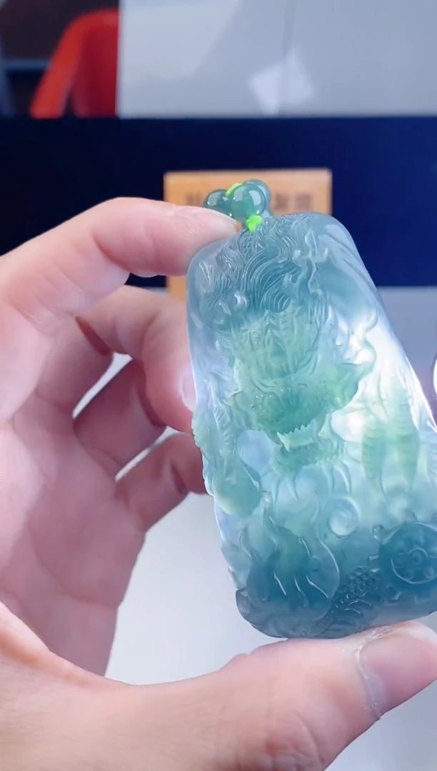 颈饰未镶嵌翡翠`