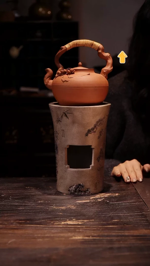 红泥梅花提梁加雕刻炉