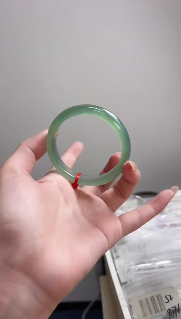 玛瑙/玉髓手镯未镶嵌54圈 需要包容