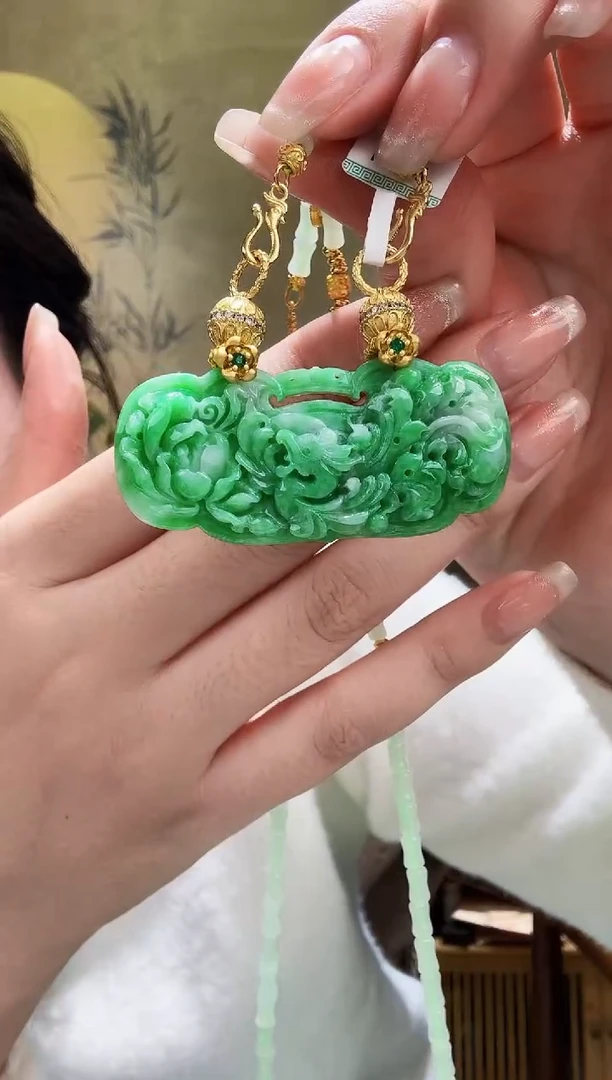 颈饰未镶嵌翡翠吊坠