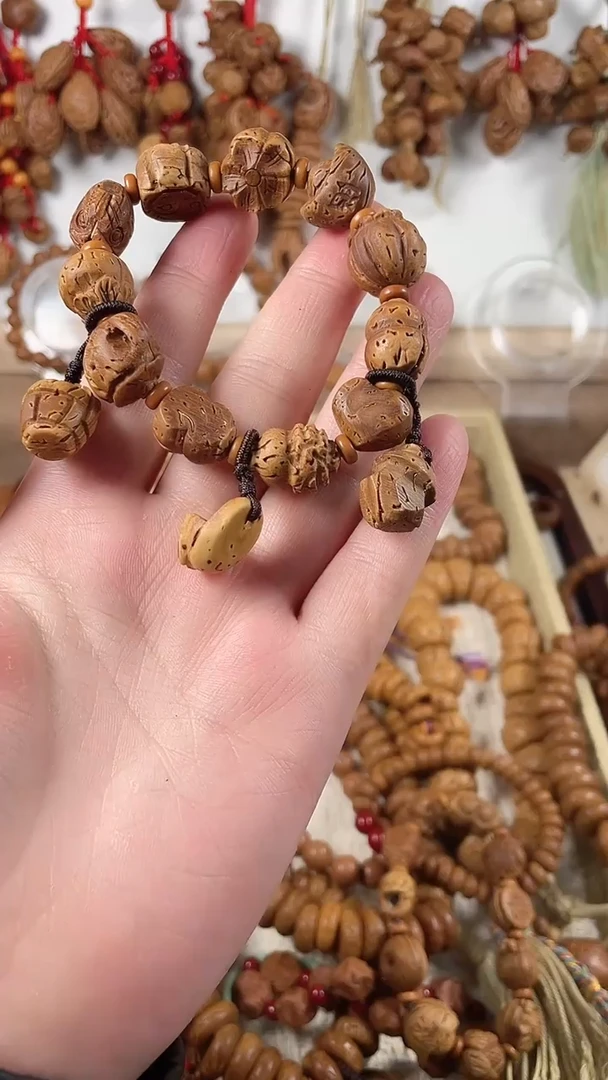 林***路桃核雕刻多宝手串带提溜