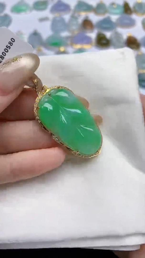 【闪购商品】翡翠颈饰18K金镶嵌天然翡翠A货