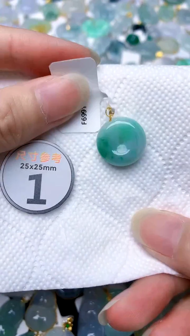 颈饰18K金镶嵌翡翠天然A货翡翠