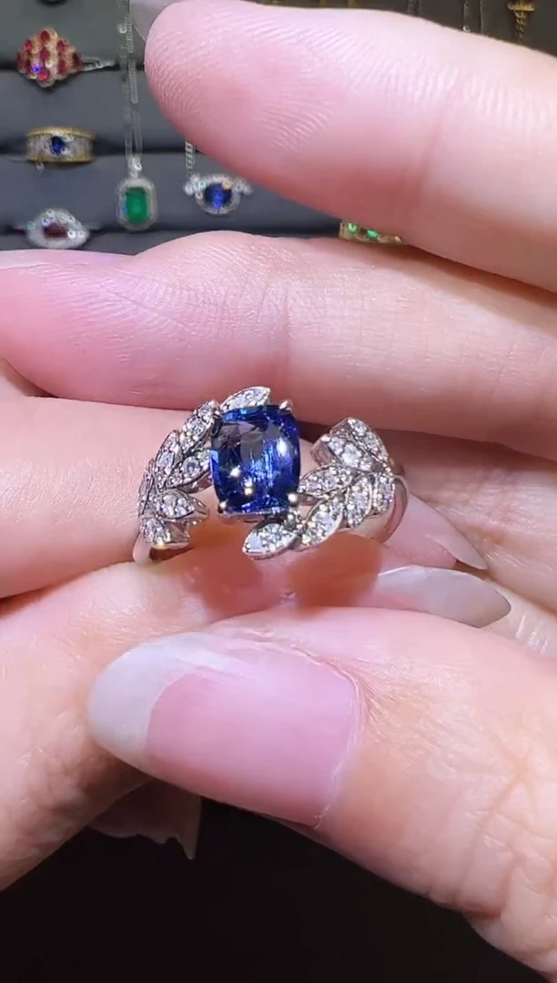 戒指蓝宝石18K金镶嵌1.01ct