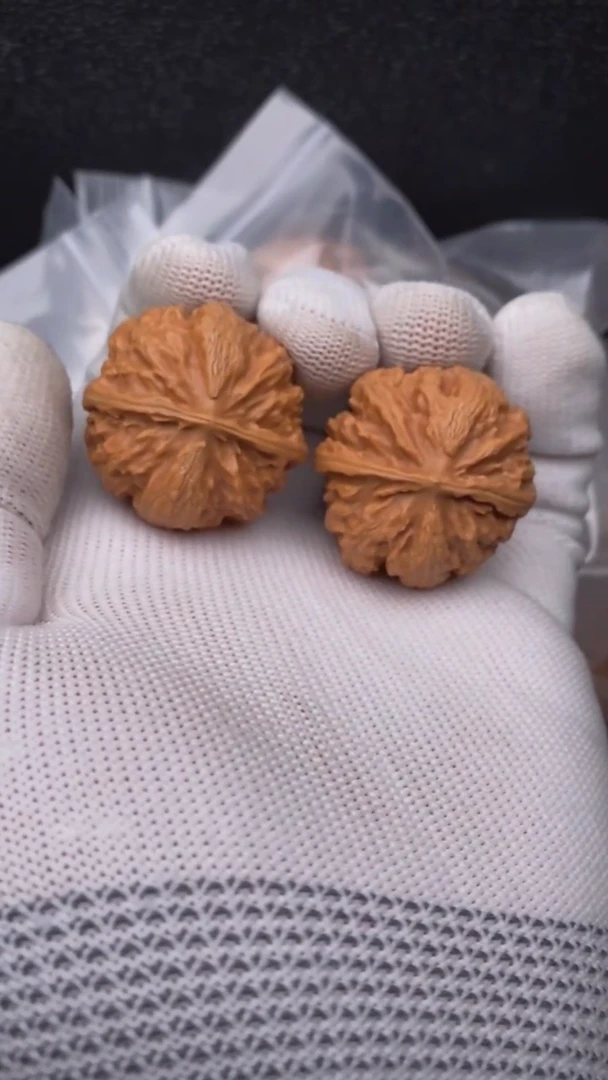 【闪购商品】文玩核桃把件球八棱