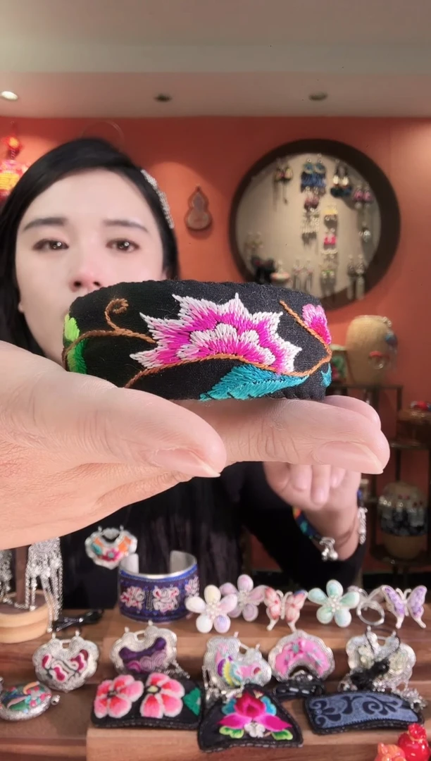 非遗手工苗绣刺绣首饰39