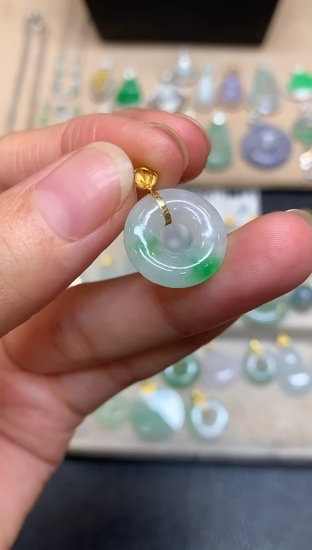 颈饰18K金镶嵌翡翠甜甜圈【无服务费