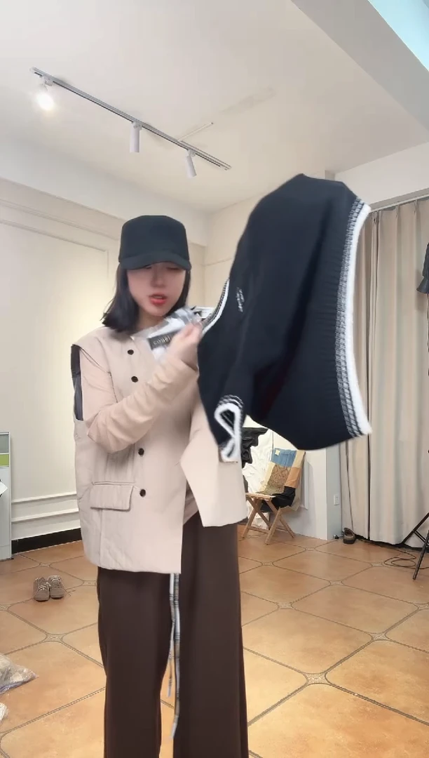 h*设计师品牌黑色针织短袖