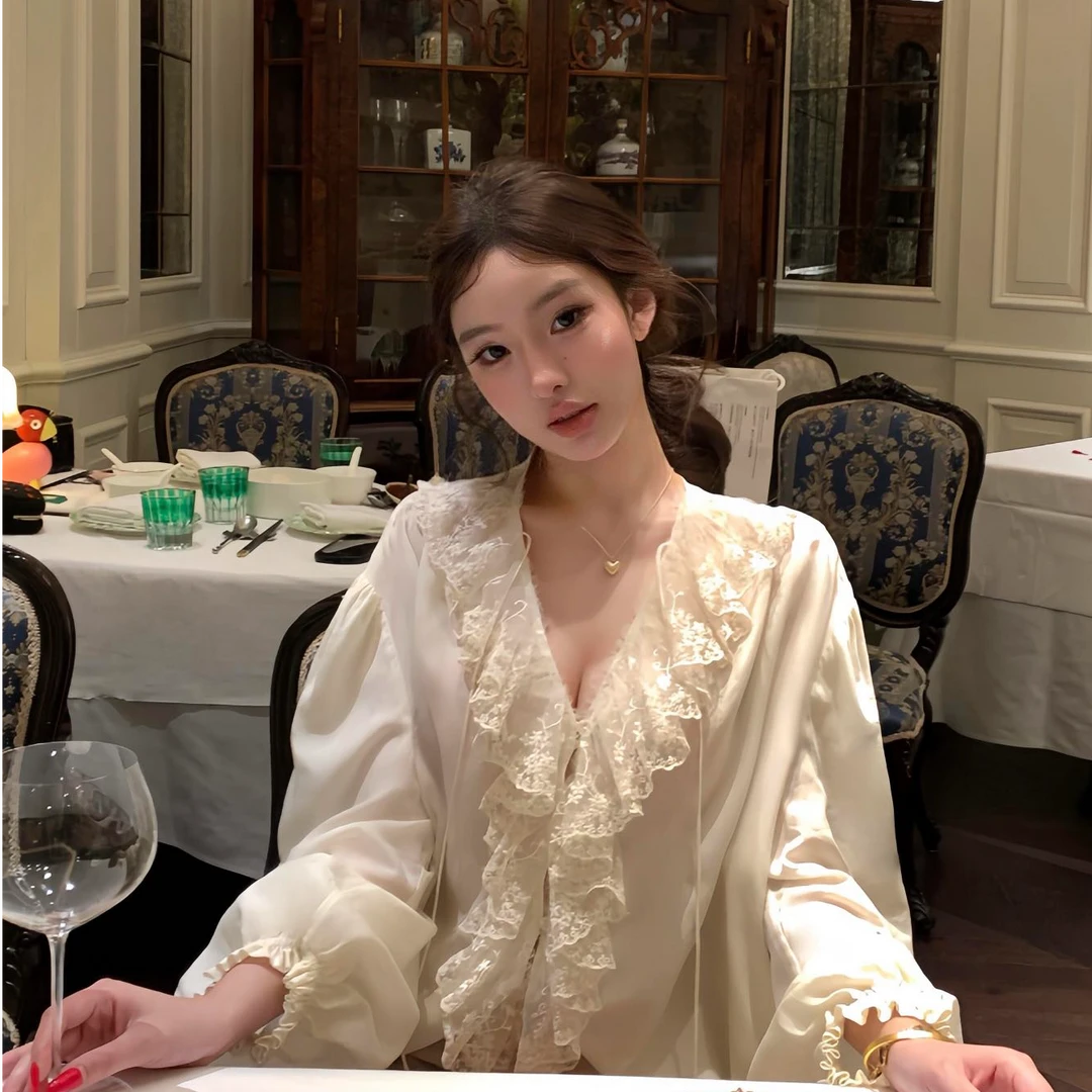 法式温柔风气质蕾丝边长袖高级感女秋季杏色上衣百搭短裤两件套